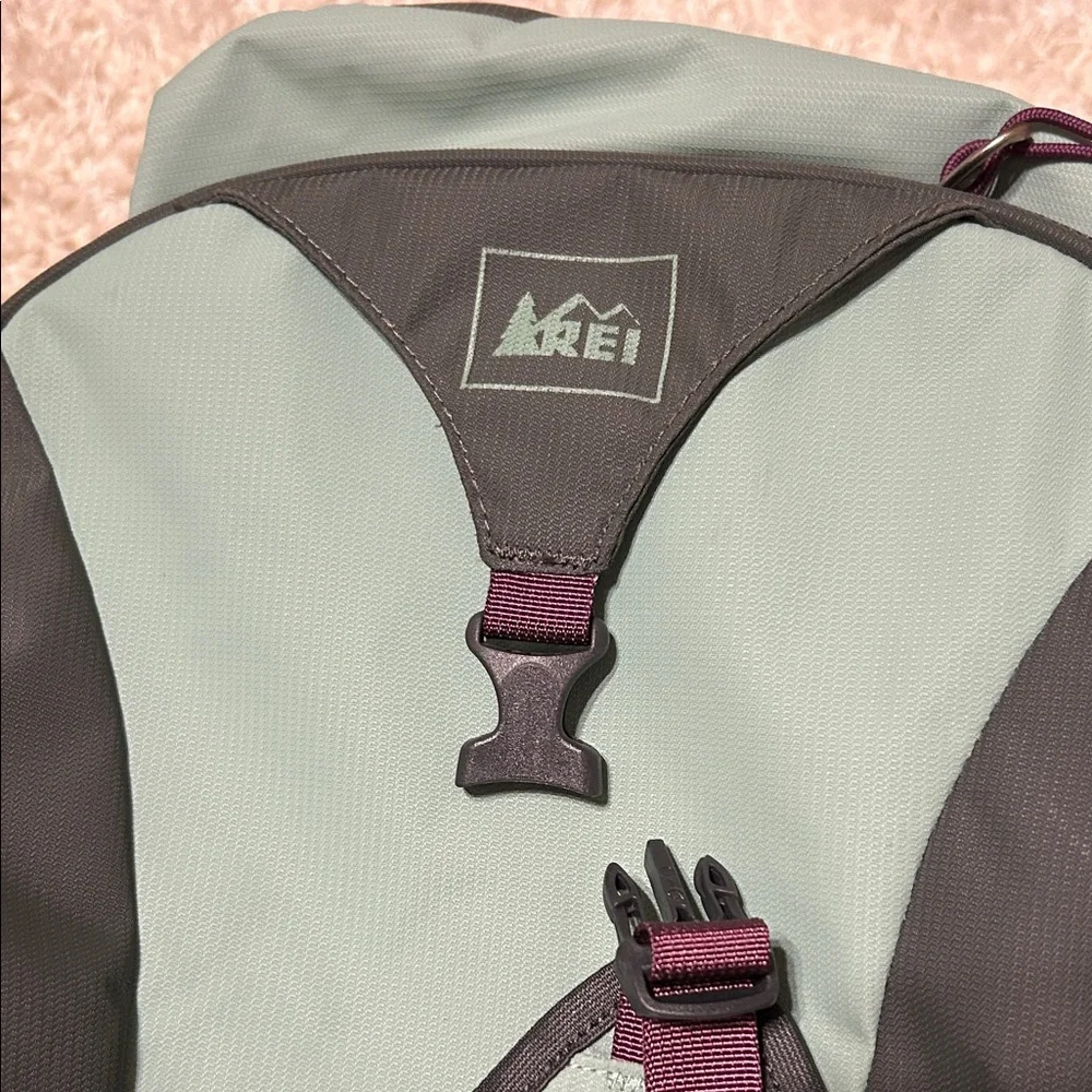 REI Grand Tour 80 Hiking Pack (16L) - Picture 2 of 11
